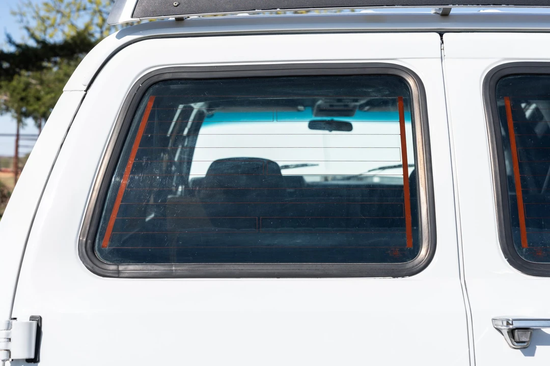 1990 Chevrolet Suburban 7th Gen - Image 28 of 31