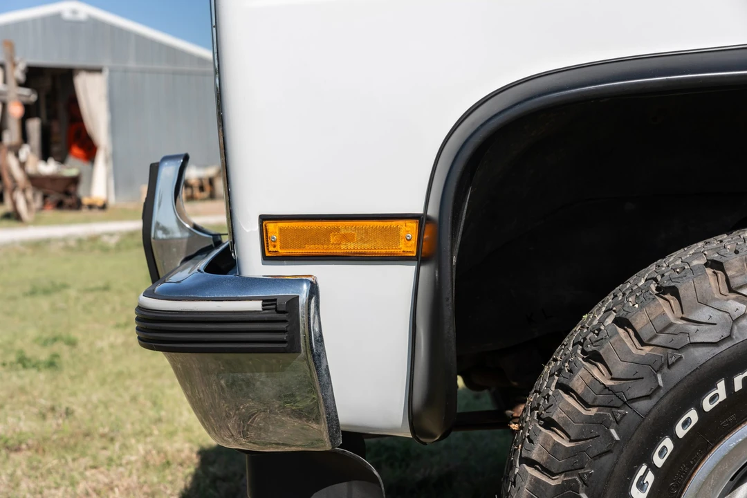 1990 Chevrolet Suburban 7th Gen - Image 16 of 31