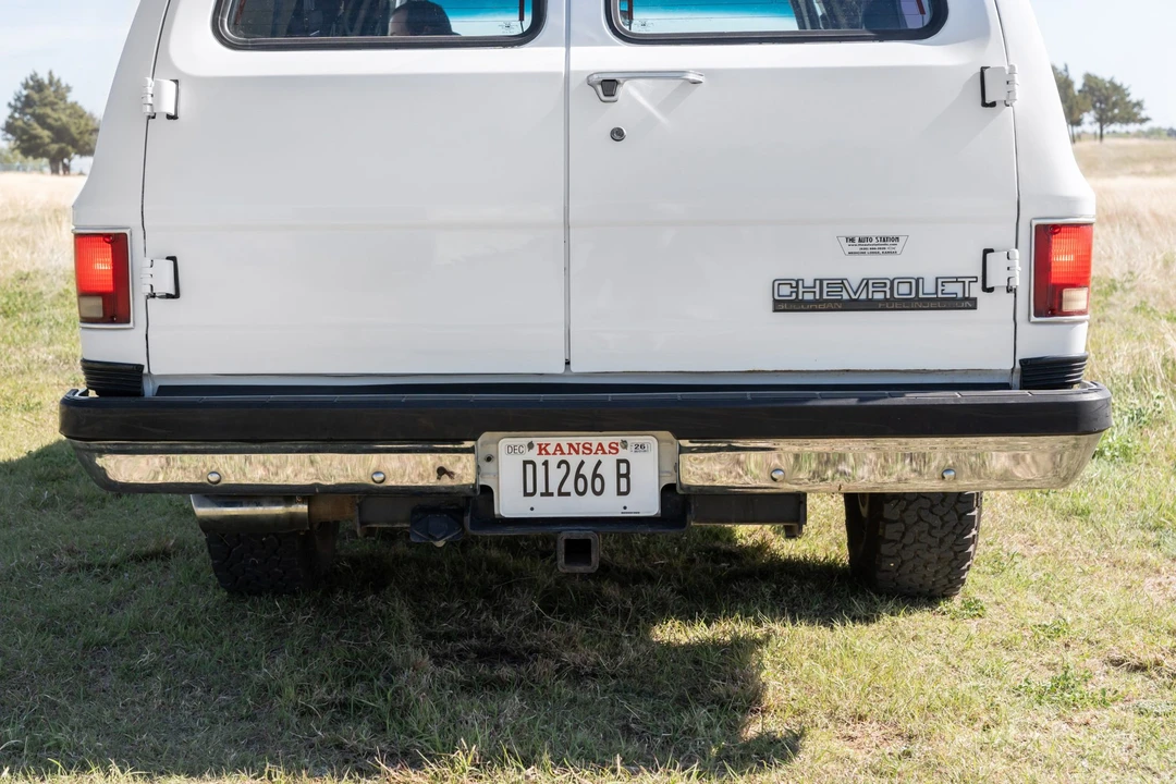 1990 Chevrolet Suburban 7th Gen - Image 18 of 31