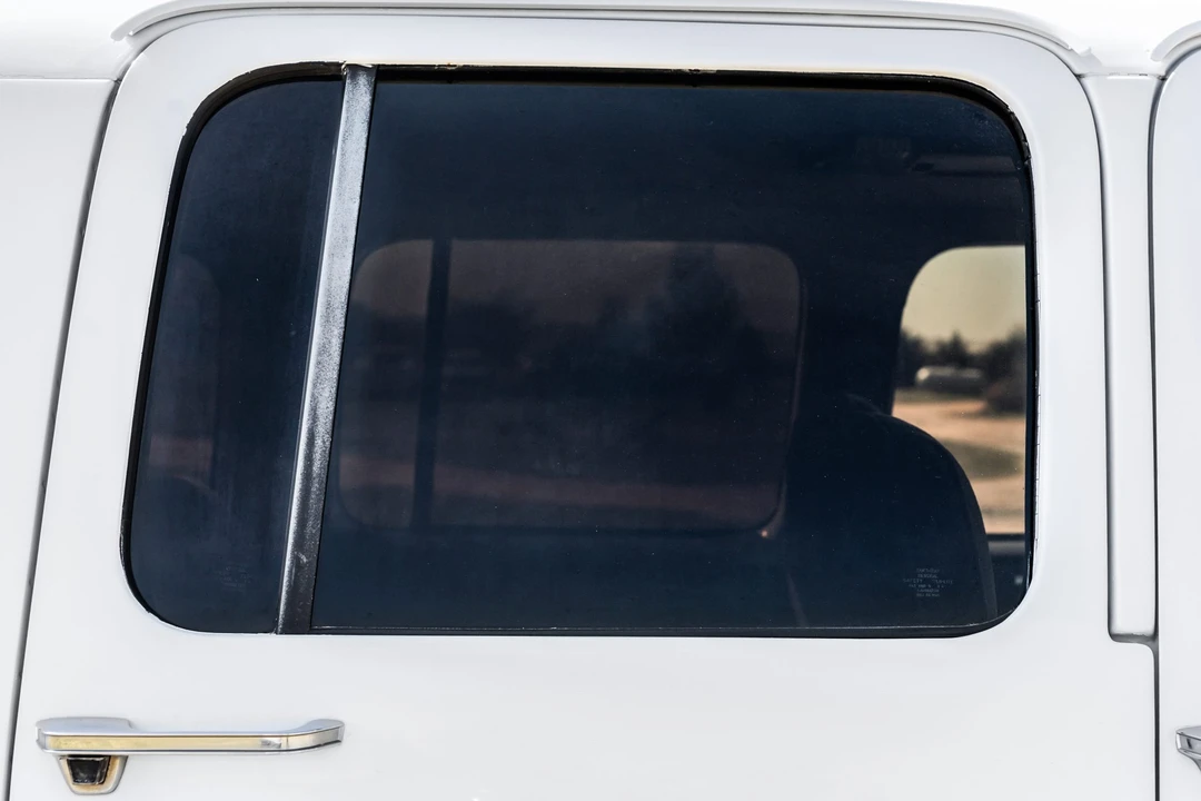 1990 Chevrolet Suburban 7th Gen - Image 29 of 31