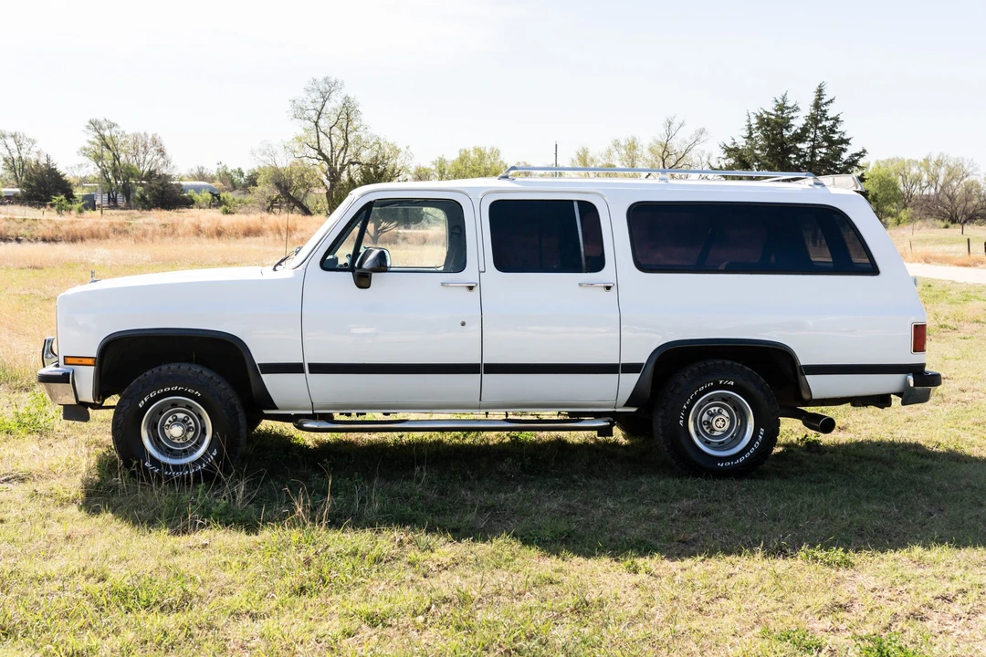 1990 Chevrolet Suburban 7th Gen - Image 7 of 31
