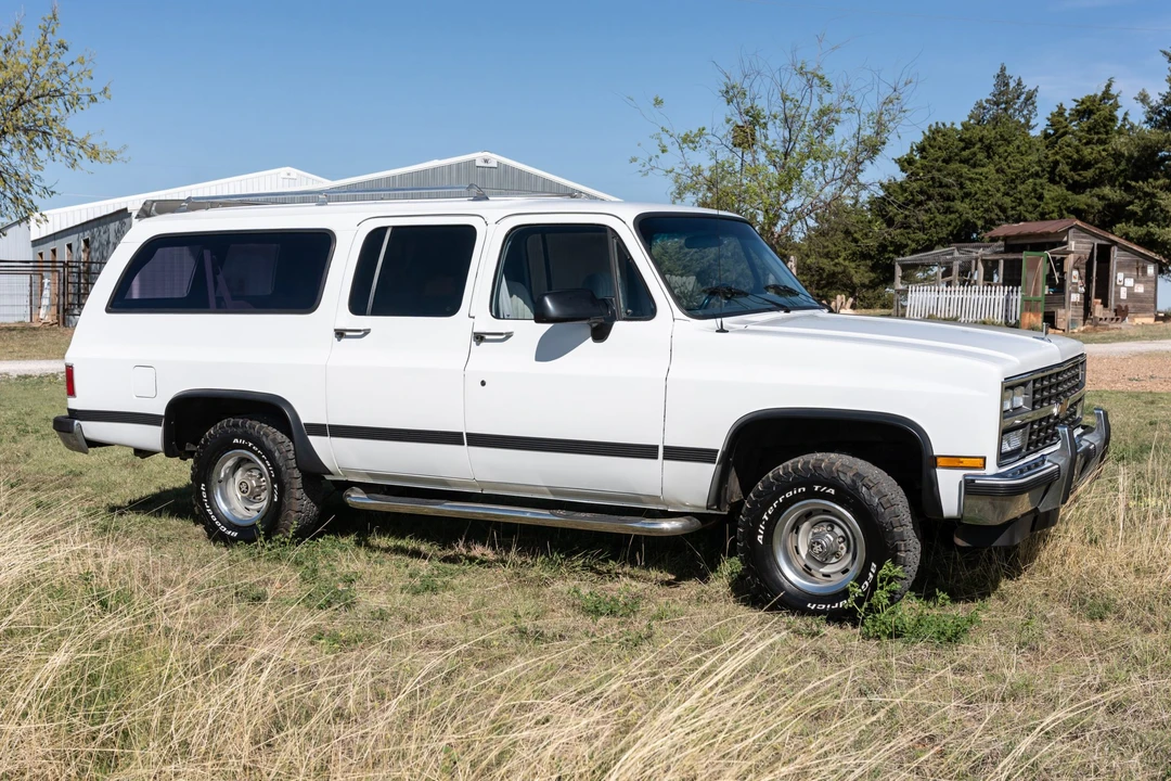 1990 Chevrolet Suburban 7th Gen - Image 3 of 31