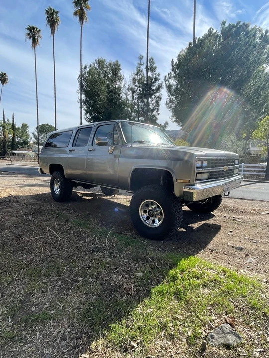 1990 Chevrolet Suburban 7th Gen - Image 5 of 21