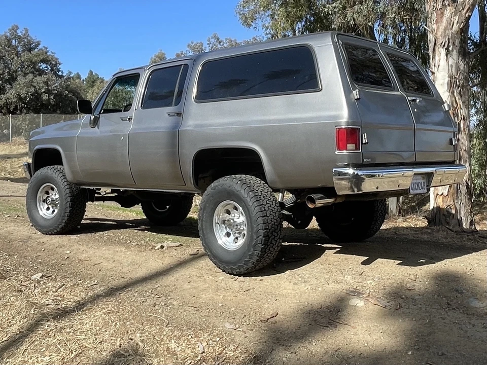 1990 Chevrolet Suburban 7th Gen - Image 3 of 21