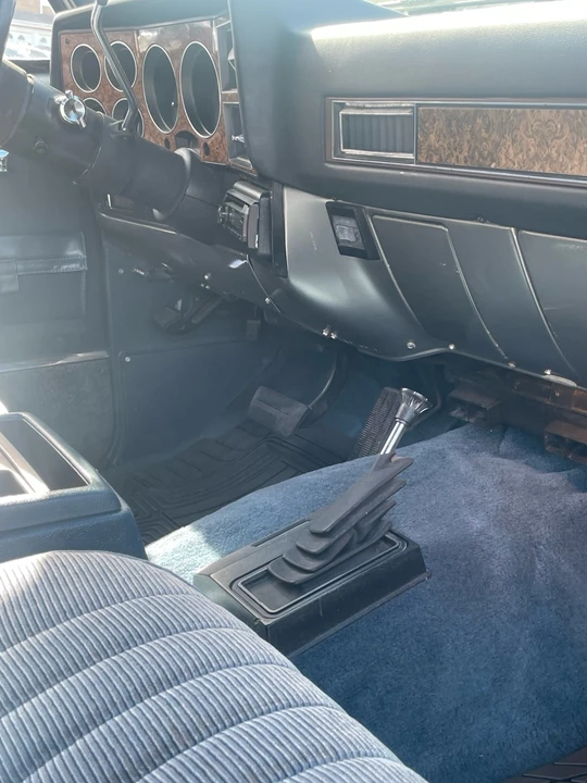 1990 Chevrolet Suburban 7th Gen - Image 11 of 21