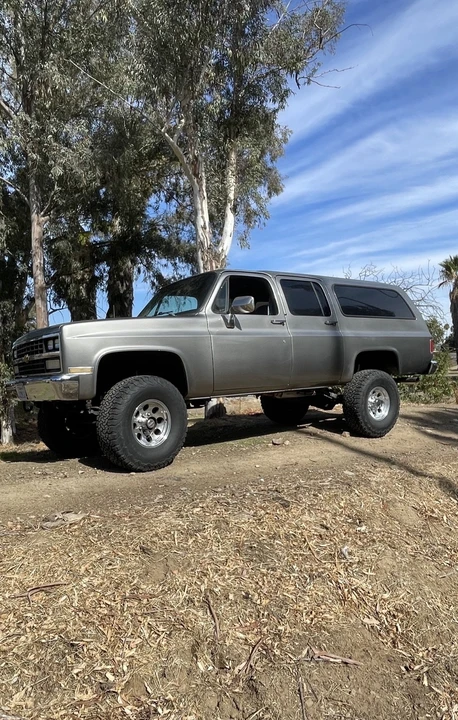 1990 Chevrolet Suburban 7th Gen - Image 2 of 21