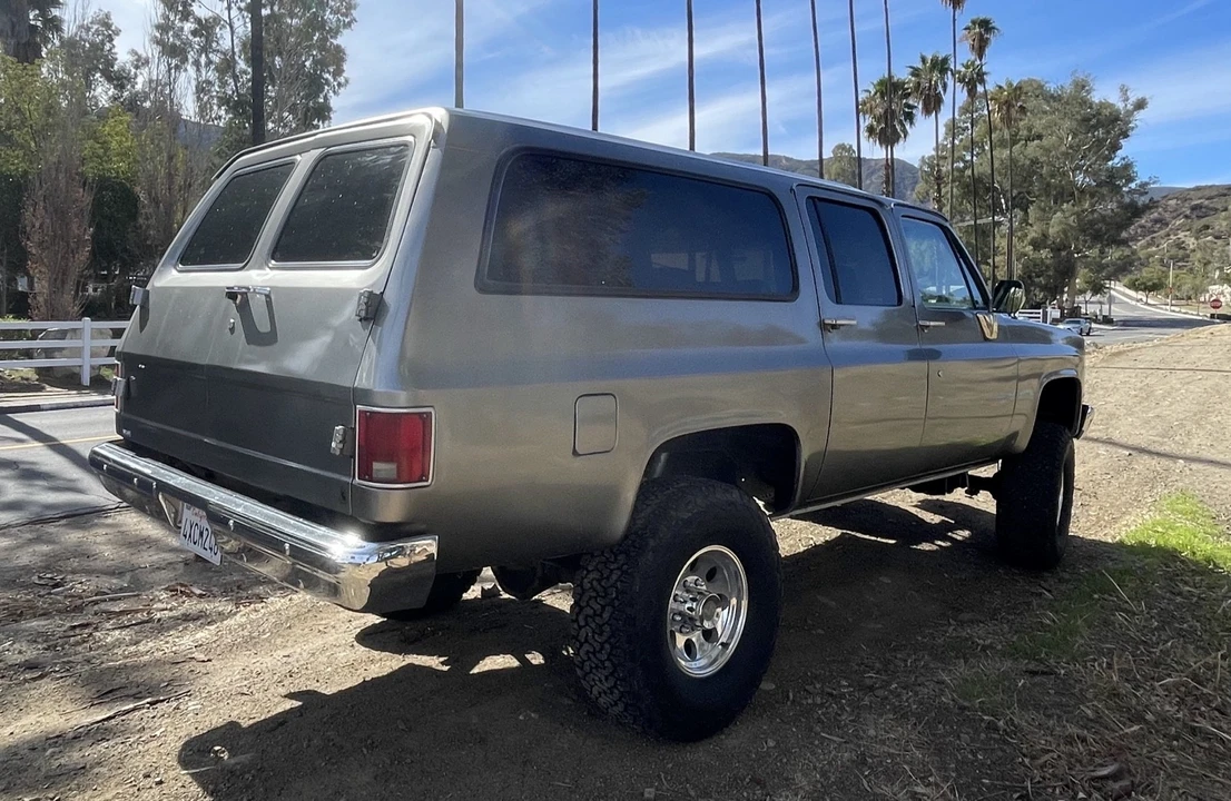 1990 Chevrolet Suburban 7th Gen - Image 4 of 21