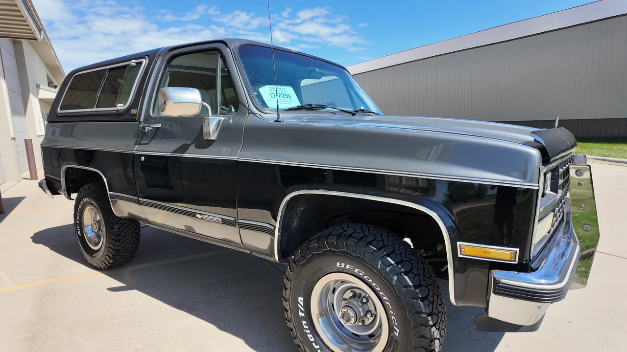 1990 Chevrolet K5 Blazer 2nd Gen - Image 8 of 31