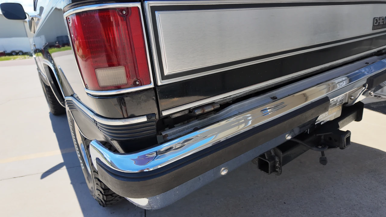 1990 Chevrolet K5 Blazer 2nd Gen - Image 18 of 31