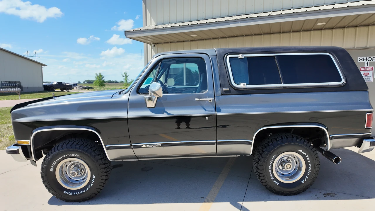 1990 Chevrolet K5 Blazer 2nd Gen - Image 4 of 31