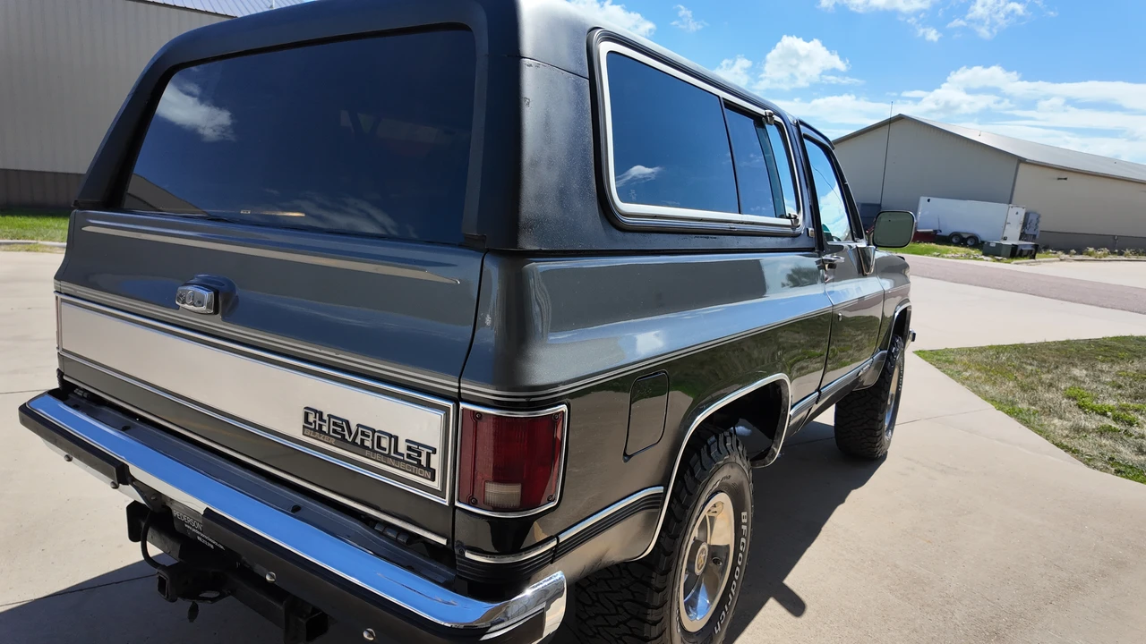 1990 Chevrolet K5 Blazer 2nd Gen - Image 7 of 31
