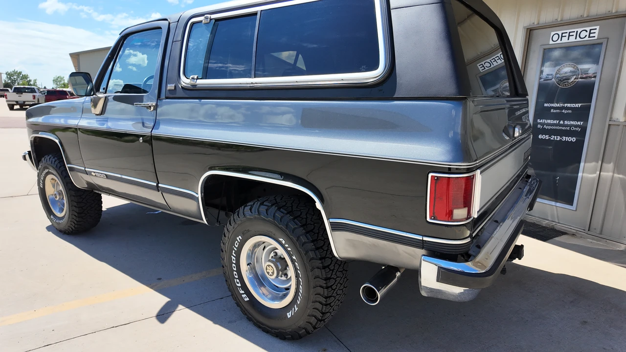 1990 Chevrolet K5 Blazer 2nd Gen - Image 5 of 31
