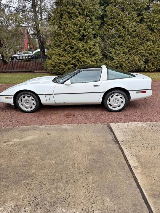 1990 Chevrolet Corvette C4 - Image 1 of 10