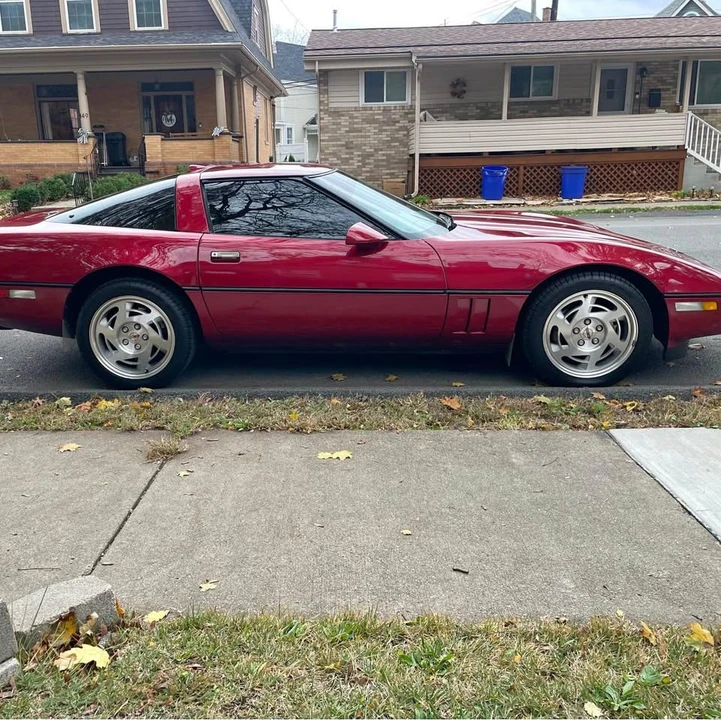 1990 Chevrolet Corvette C4 - Image 1 of 2