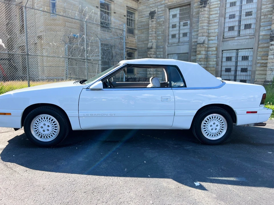 1990 Chrysler LeBaron - Image 9 of 21