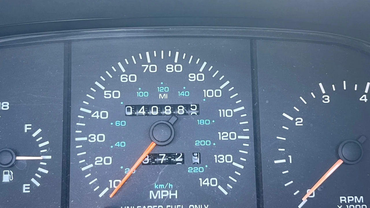 1990 Chrysler LeBaron - Image 7 of 21