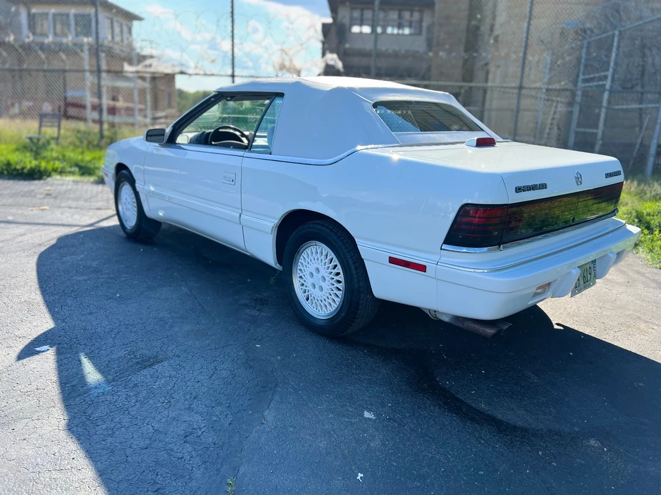 1990 Chrysler LeBaron - Image 11 of 21