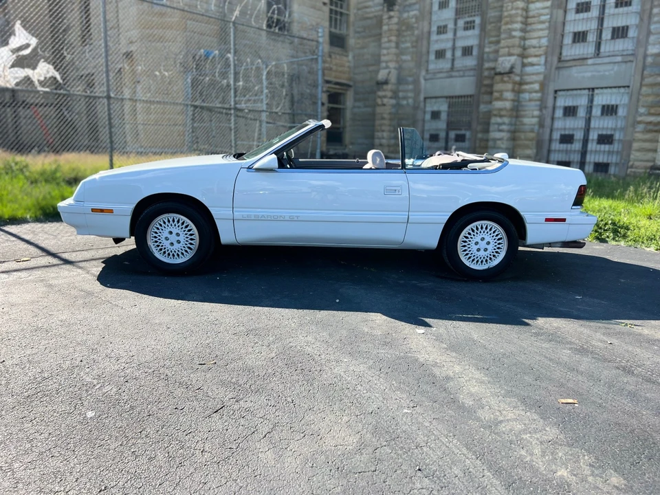 1990 Chrysler LeBaron - Image 8 of 21