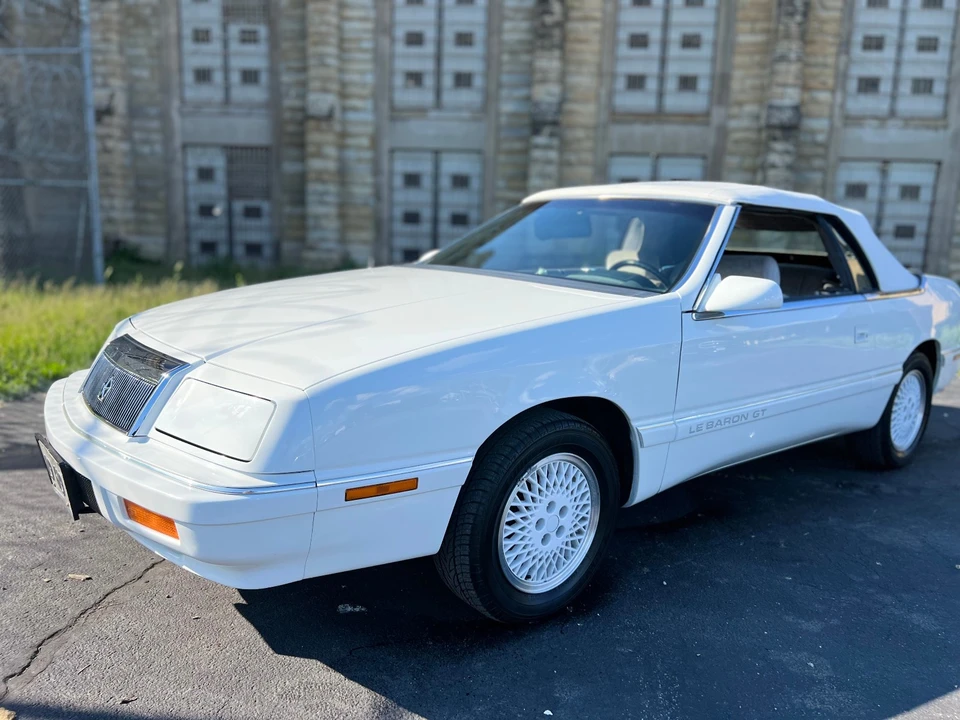 1990 Chrysler LeBaron - Image 12 of 21