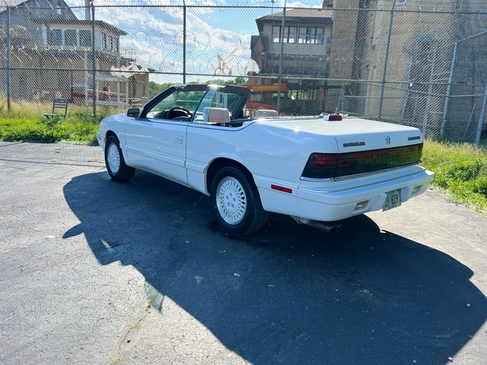 1990 Chrysler LeBaron - Image 10 of 21
