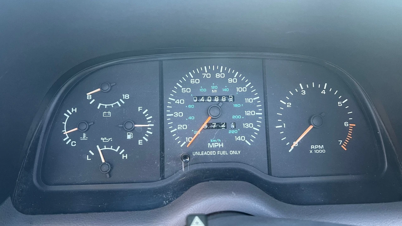 1990 Chrysler LeBaron - Image 15 of 21