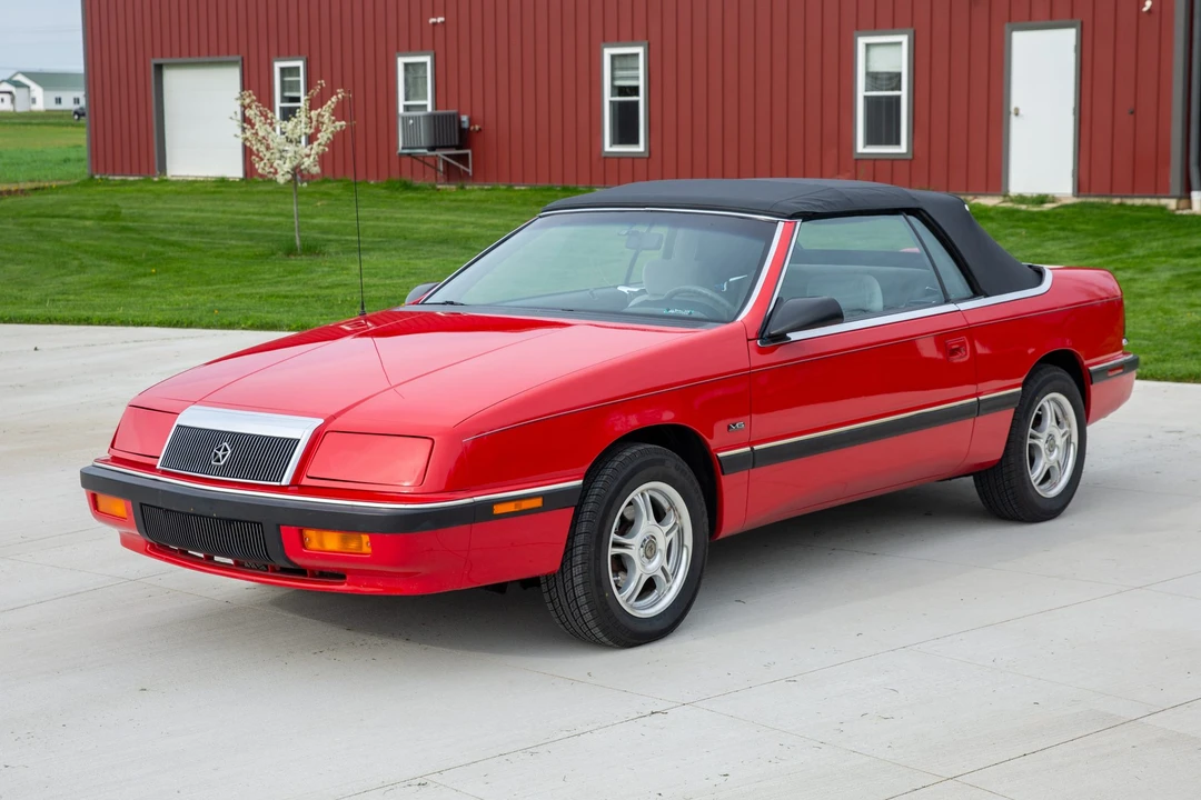 1990 Chrysler LeBaron - Image 10 of 31