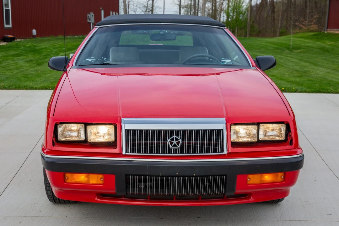 1990 Chrysler LeBaron - Image 17 of 31