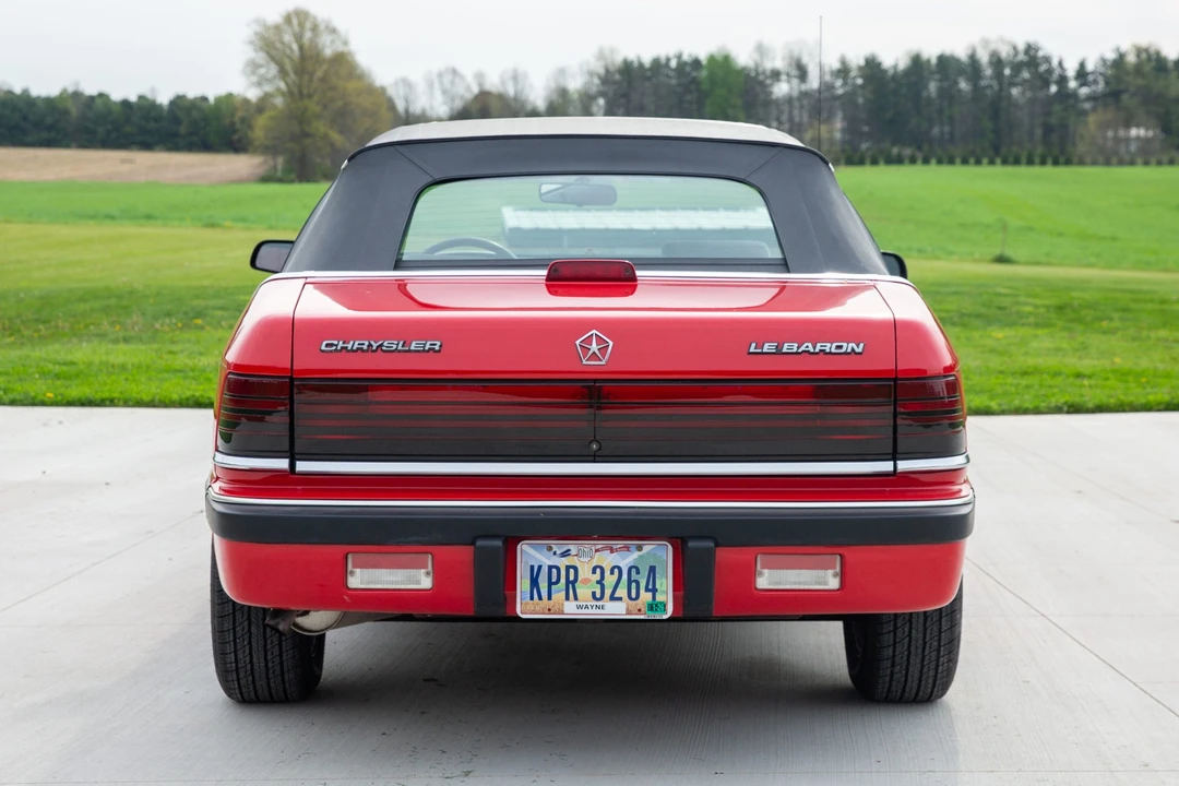 1990 Chrysler LeBaron - Image 13 of 31