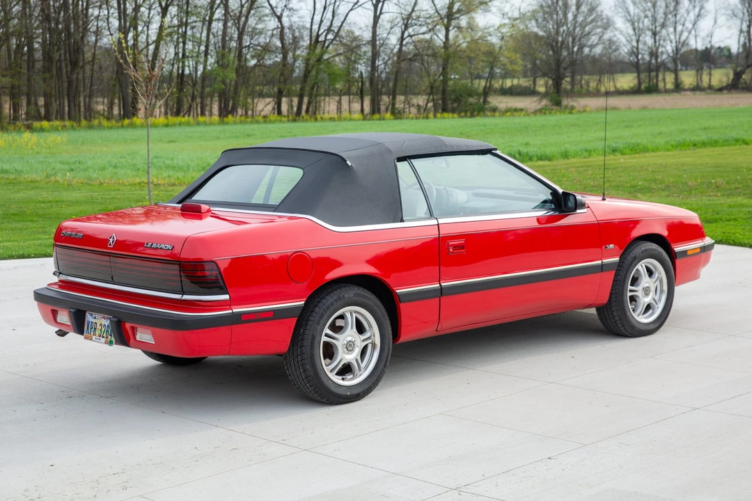 1990 Chrysler LeBaron - Image 14 of 31