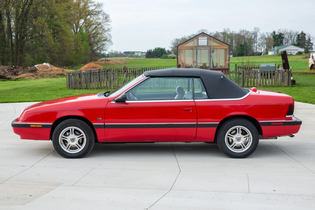 1990 Chrysler LeBaron - Image 11 of 31