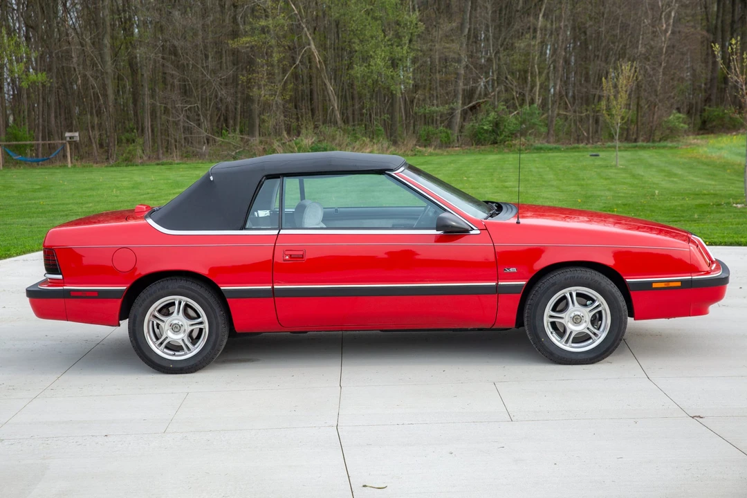 1990 Chrysler LeBaron - Image 15 of 31