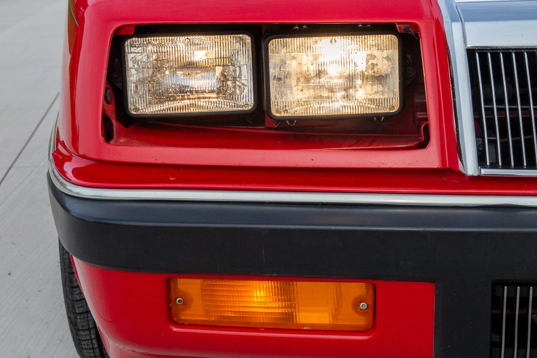 1990 Chrysler LeBaron - Image 20 of 31