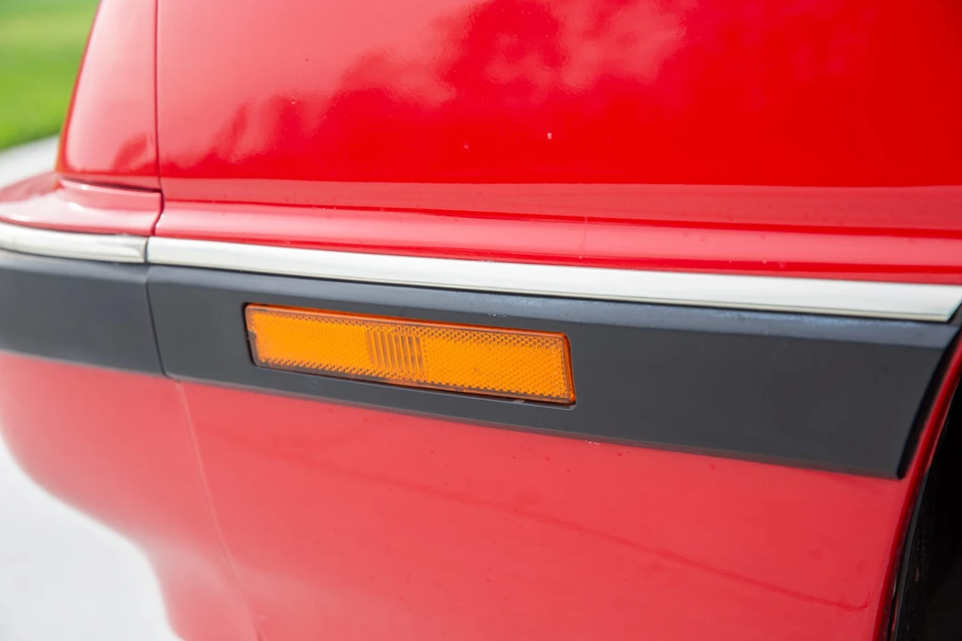 1990 Chrysler LeBaron - Image 29 of 31