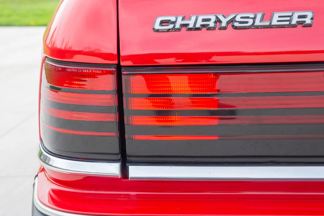1990 Chrysler LeBaron - Image 24 of 31