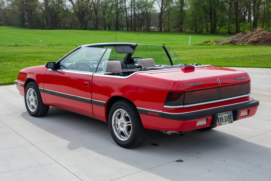 1990 Chrysler LeBaron - Image 4 of 31