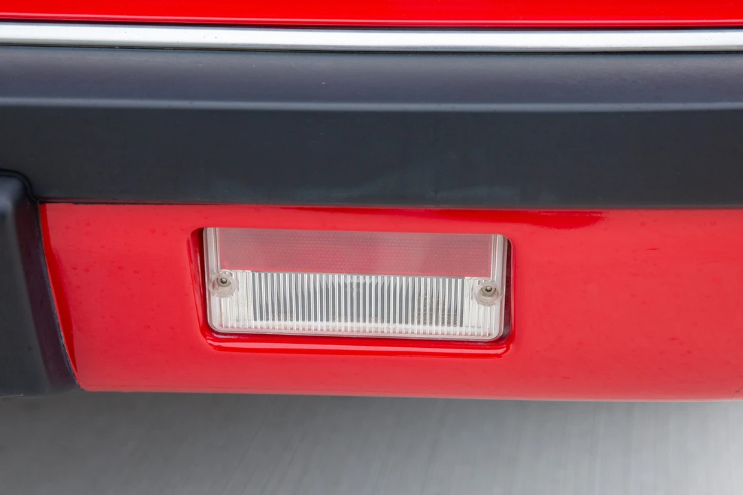 1990 Chrysler LeBaron - Image 28 of 31