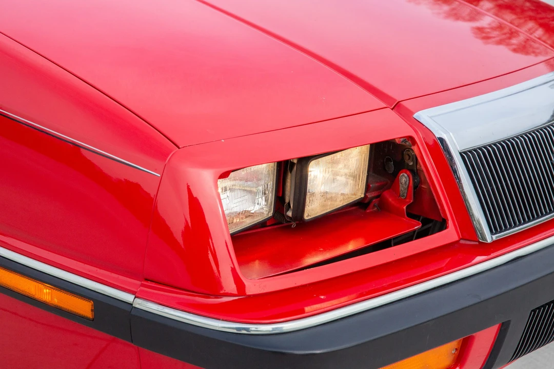 1990 Chrysler LeBaron - Image 26 of 31