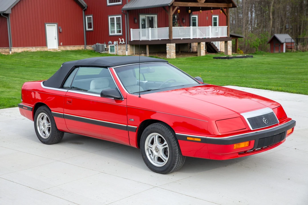 1990 Chrysler LeBaron - Image 16 of 31
