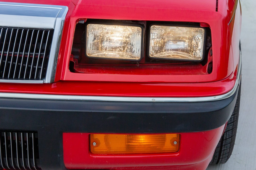 1990 Chrysler LeBaron - Image 21 of 31