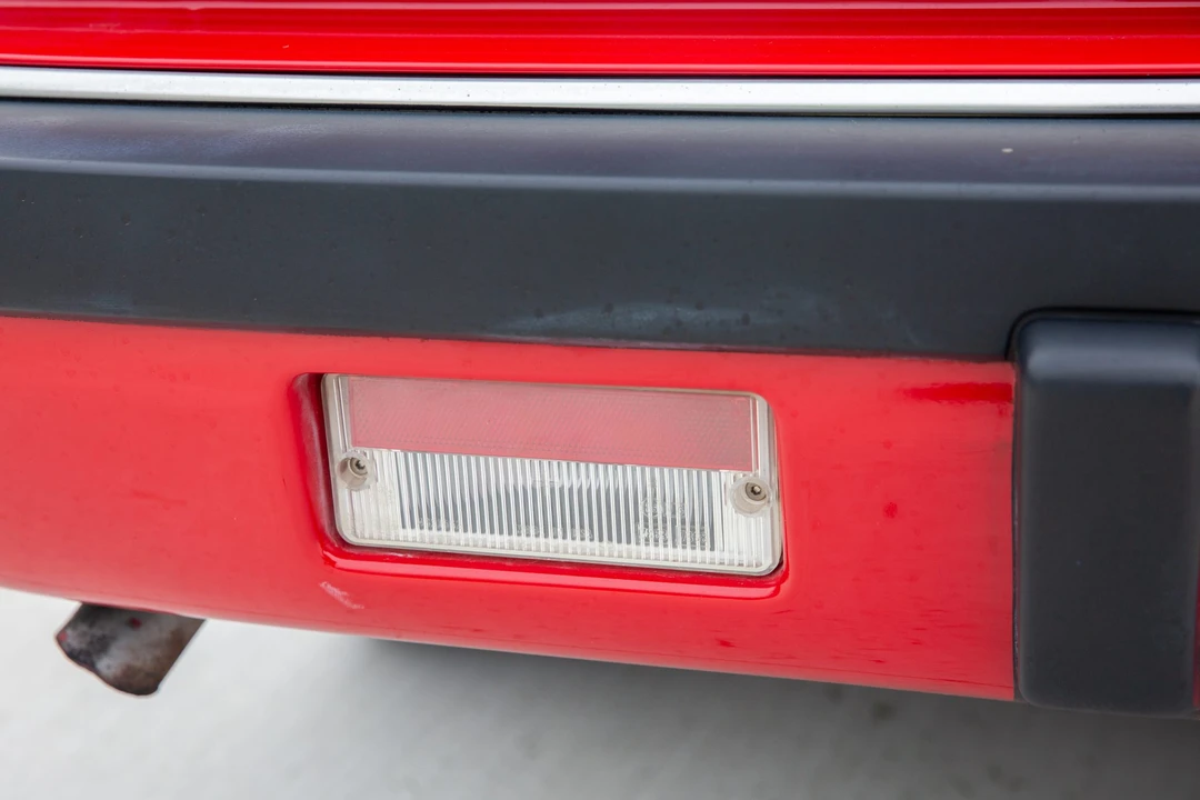 1990 Chrysler LeBaron - Image 27 of 31