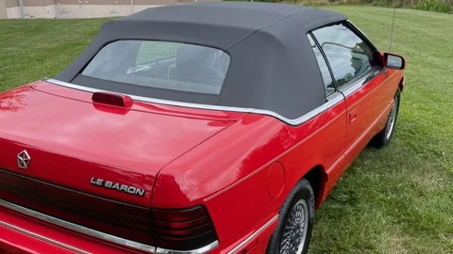 1990 Chrysler LeBaron - Image 4 of 31