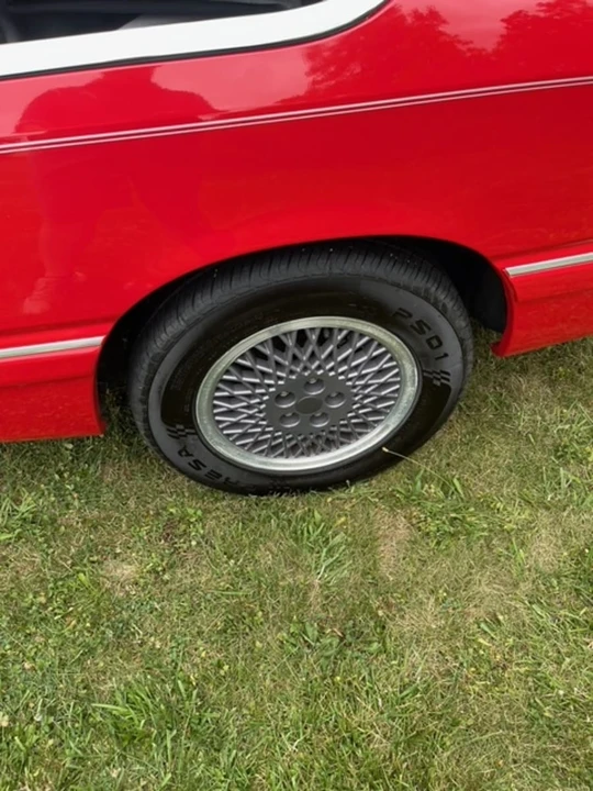1990 Chrysler LeBaron - Image 8 of 31