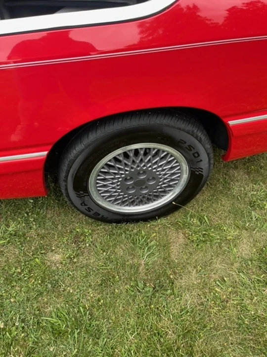 1990 Chrysler LeBaron - Image 22 of 31