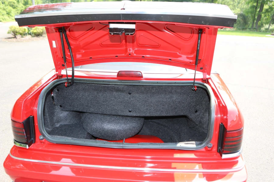 1990 Chrysler LeBaron - Image 15 of 16