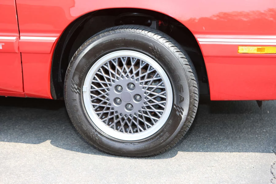 1990 Chrysler LeBaron - Image 9 of 16