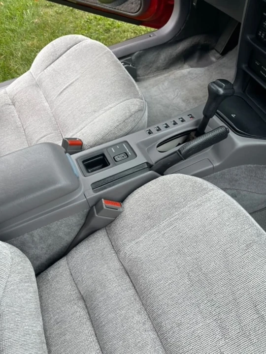 1990 Chrysler LeBaron - Image 29 of 31