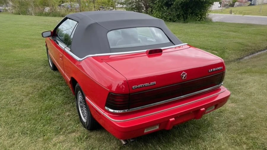 1990 Chrysler LeBaron - Image 2 of 31