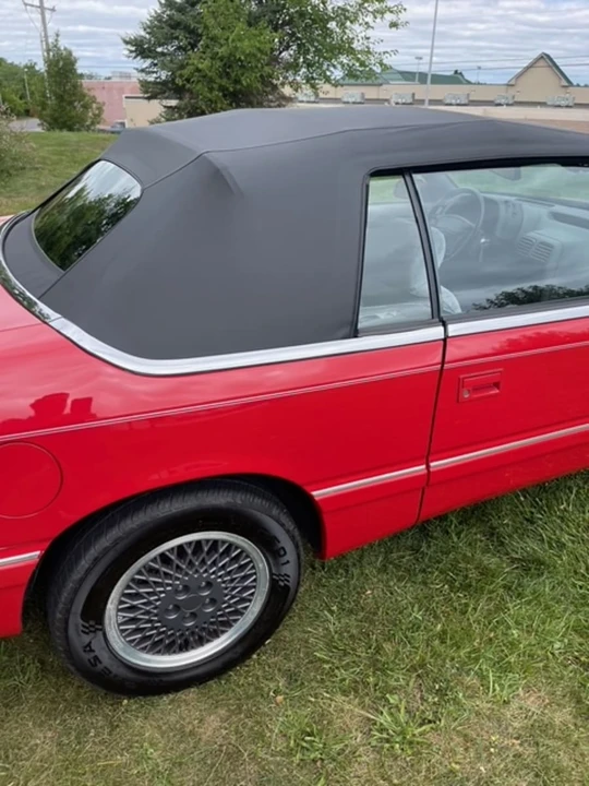 1990 Chrysler LeBaron - Image 17 of 31