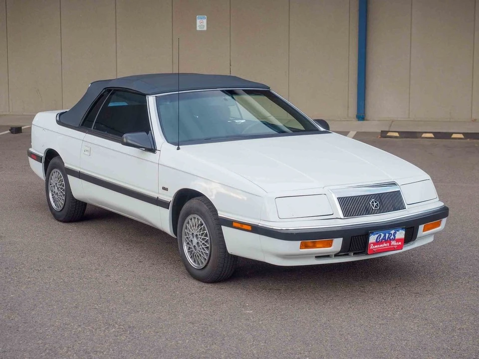 1990 Chrysler LeBaron - Image 7 of 12