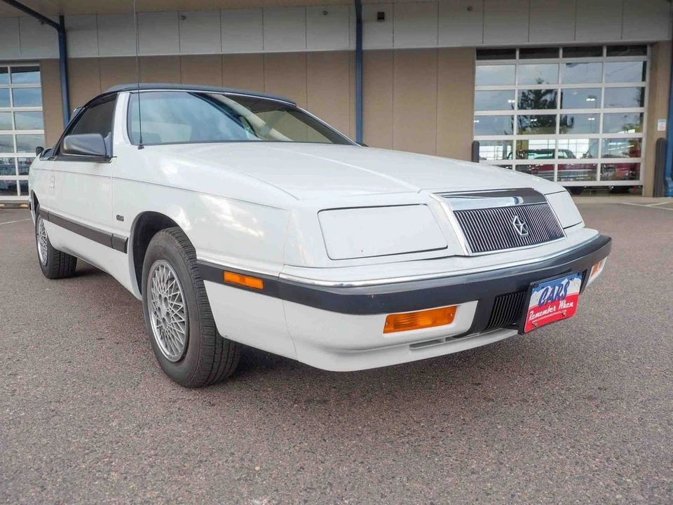 1990 Chrysler LeBaron - Image 19 of 31